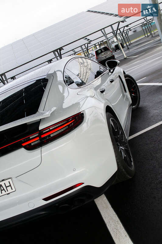 Фастбек Porsche Panamera 2019 в Києві