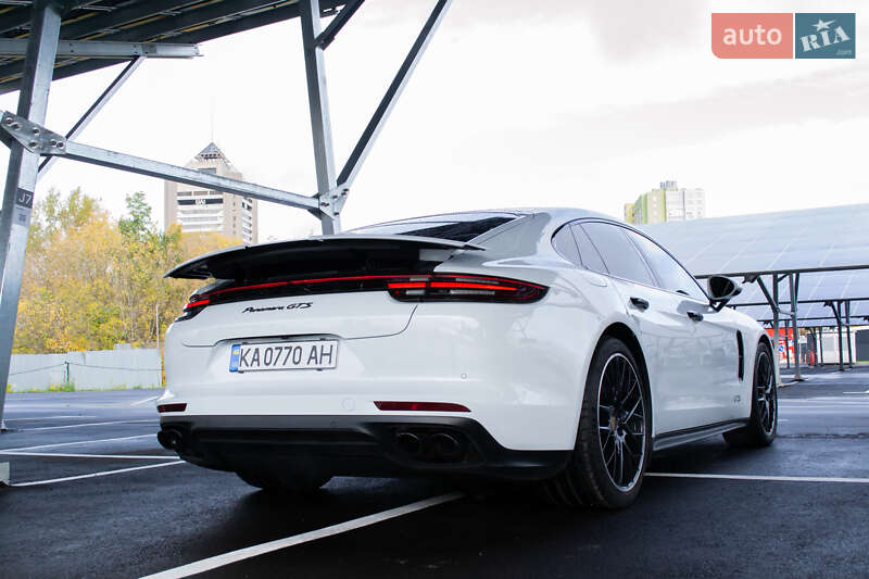 Фастбек Porsche Panamera 2019 в Києві