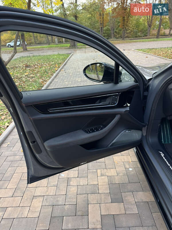 Фастбек Porsche Panamera 2025 в Кривому Розі фото 24 Фастбек Porsche Panamera 2025 в Кривому Розі