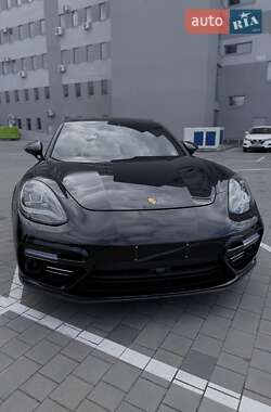 Фастбэк Porsche Panamera 2018 в Днепре