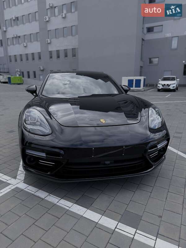 Фастбэк Porsche Panamera 2018 в 