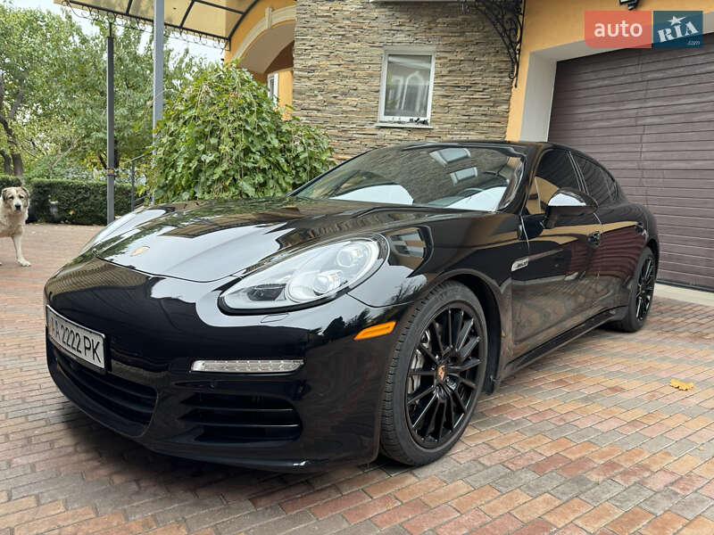 Фастбек Porsche Panamera 2013 в Києві