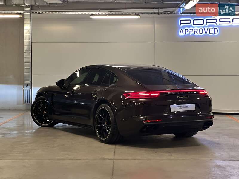 Фастбэк Porsche Panamera 2018 в Киеве