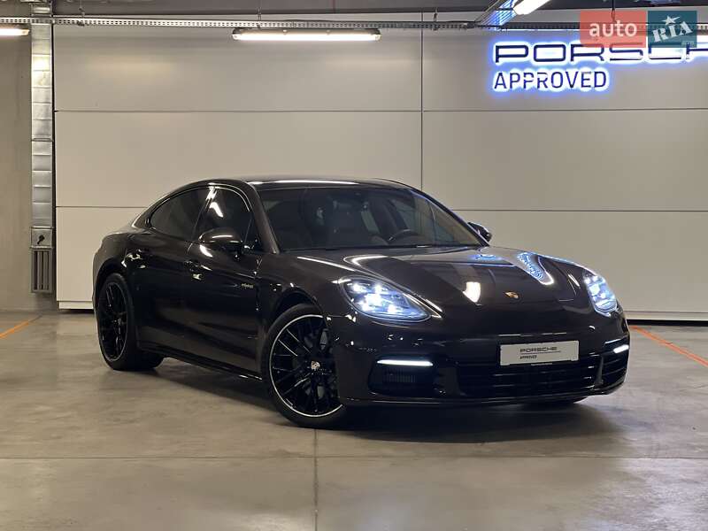 Фастбэк Porsche Panamera 2018 в Киеве