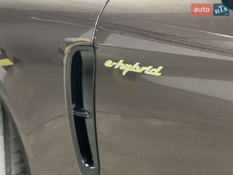 Фастбэк Porsche Panamera 2018 в Киеве