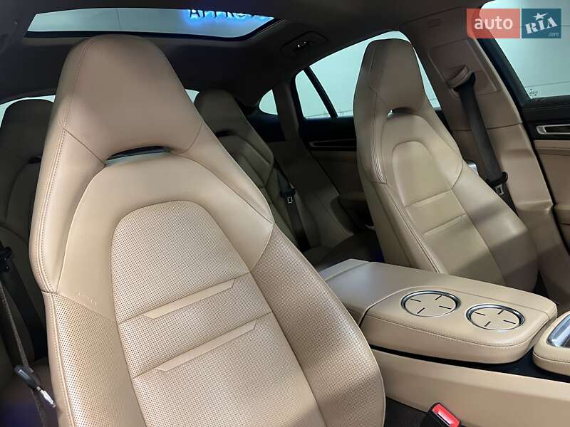 Фастбэк Porsche Panamera 2018 в Киеве