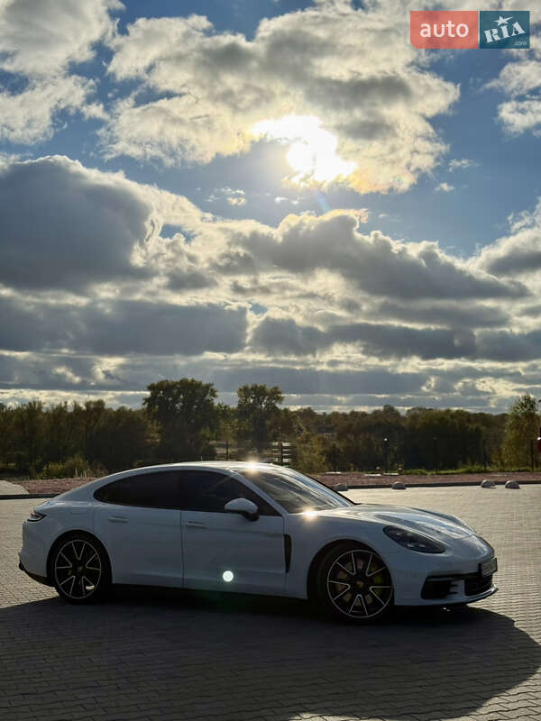 Фастбек Porsche Panamera 2018 в Вінниці