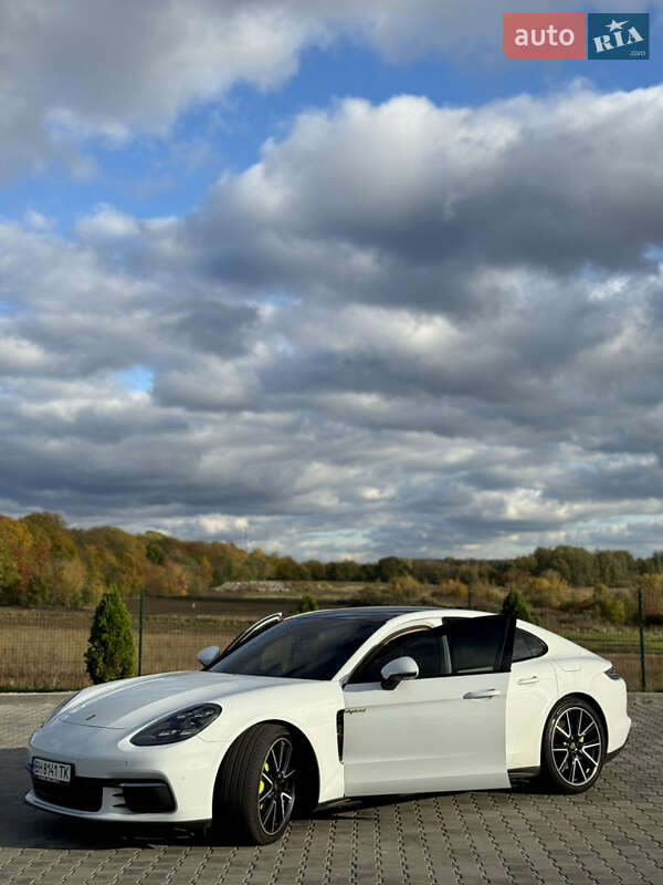 Фастбек Porsche Panamera 2018 в Вінниці