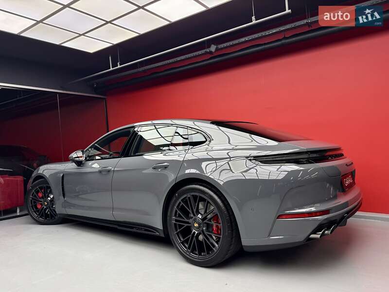 Фастбек Porsche Panamera 2025 в Києві