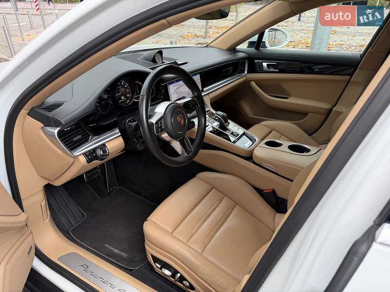 Фастбек Porsche Panamera 2018 в Києві
