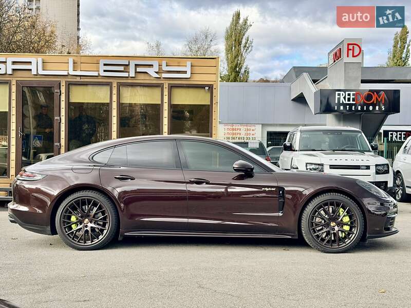 Фастбек Porsche Panamera 2019 в Києві