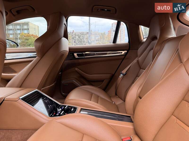 Фастбек Porsche Panamera 2019 в Києві