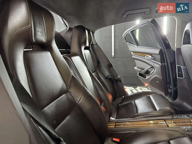 Фастбэк Porsche Panamera 2011 в Одессе