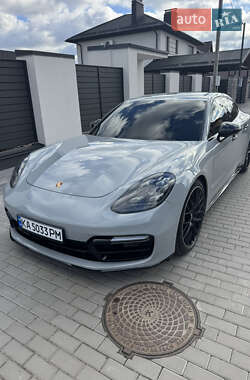 Фастбэк Porsche Panamera 2017 в Киеве