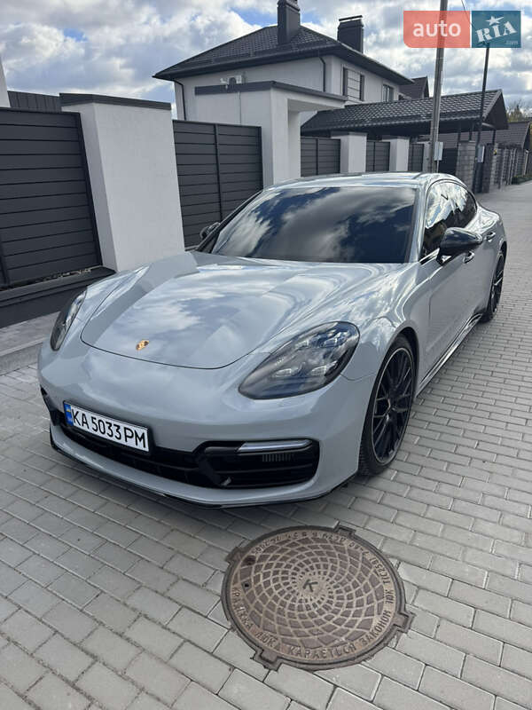 Фастбек Porsche Panamera 2017 в Києві