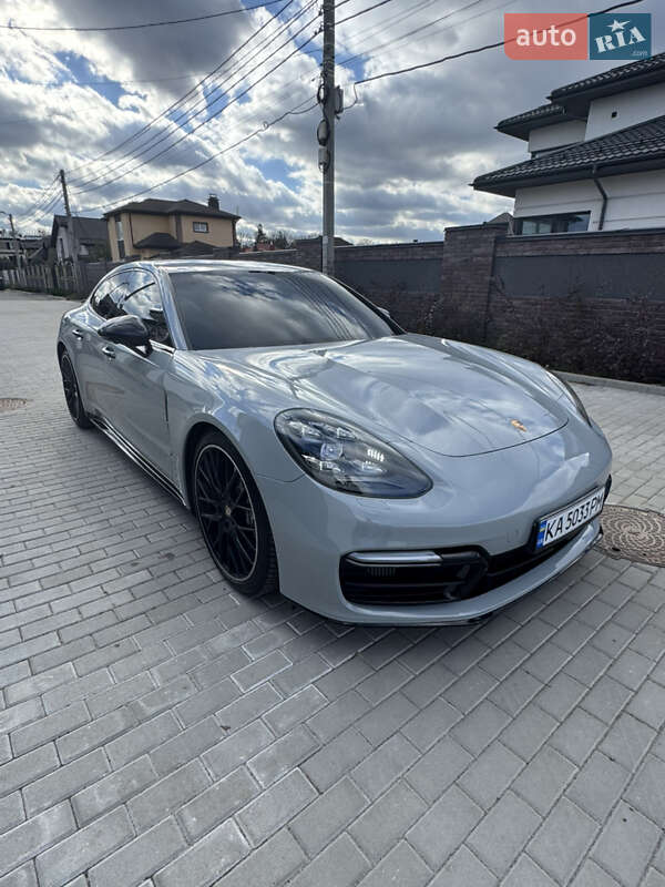 Фастбек Porsche Panamera 2017 в Києві