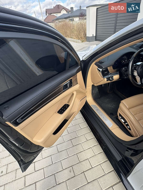 Фастбек Porsche Panamera 2017 в Києві