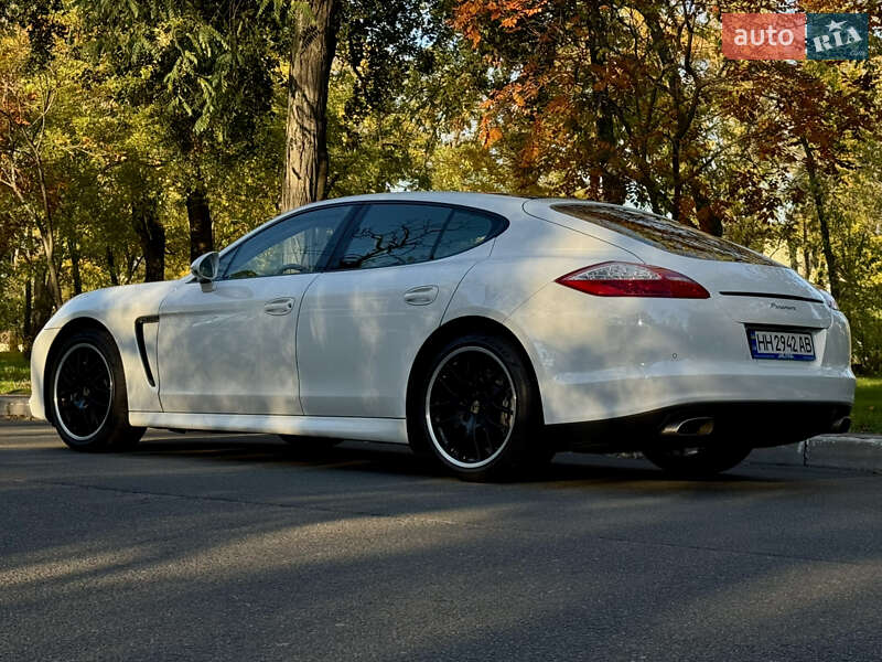 Фастбек Porsche Panamera 2012 в Одесі фото 12 Фастбек Porsche Panamera 2012 в Одесі