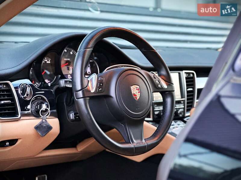 Фастбек Porsche Panamera 2015 в Києві фото 22 Фастбек Porsche Panamera 2015 в Києві