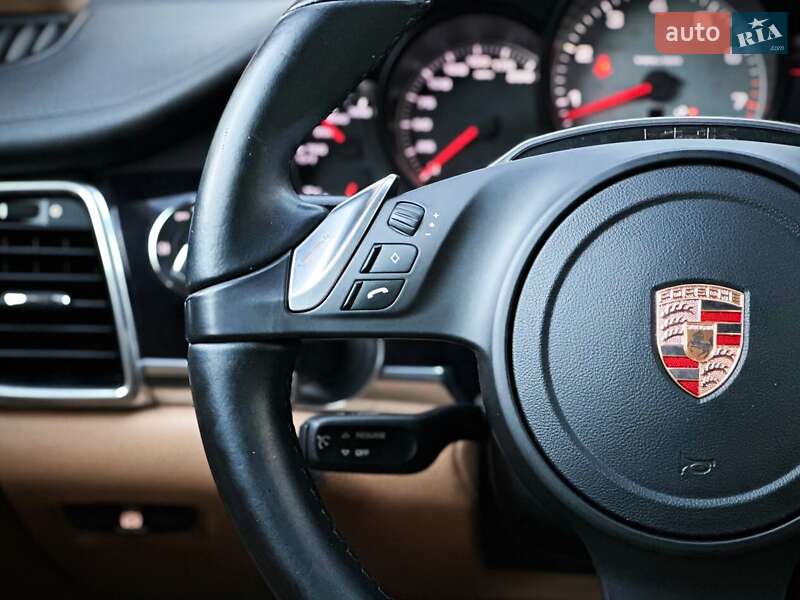 Фастбек Porsche Panamera 2015 в Києві фото 39 Фастбек Porsche Panamera 2015 в Києві