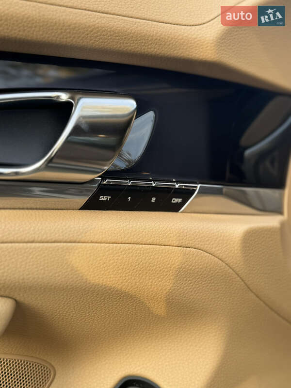 Фастбек Porsche Panamera 2012 в Києві