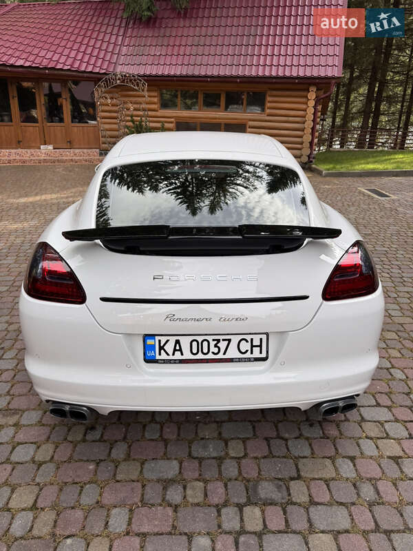 Фастбек Porsche Panamera 2011 в Києві