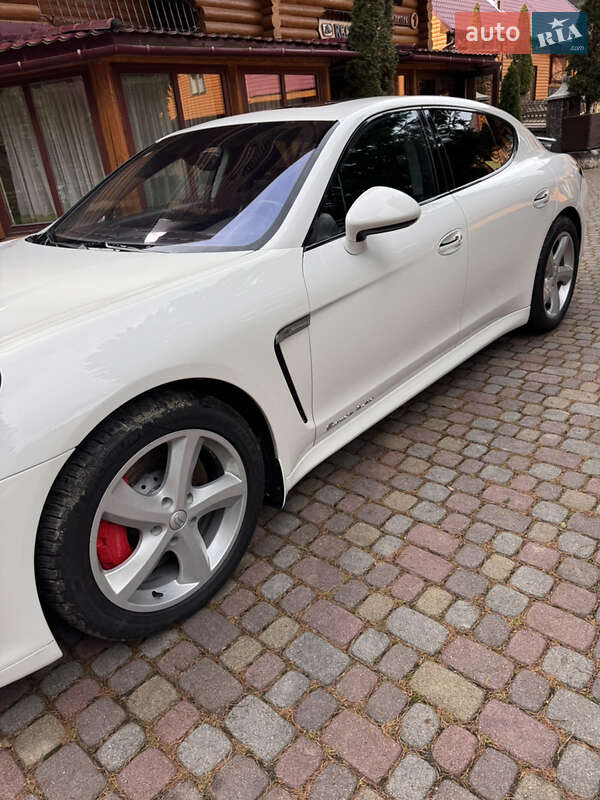 Фастбек Porsche Panamera 2011 в Києві