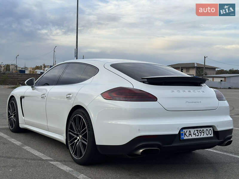 Фастбэк Porsche Panamera 2013 в Киеве