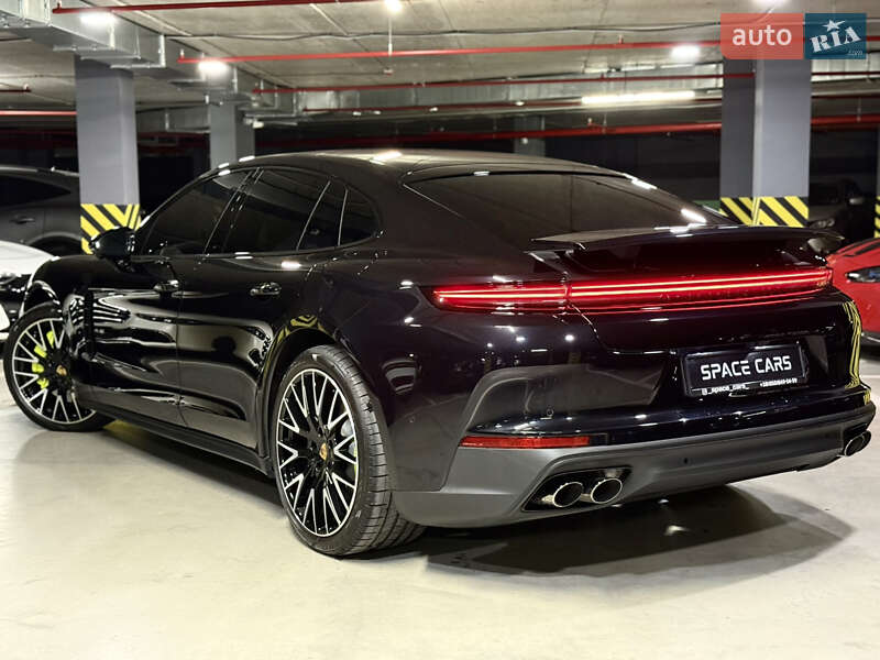 Фастбэк Porsche Panamera 2024 в Киеве