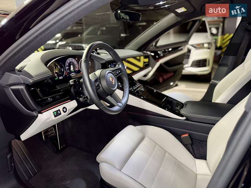 Фастбэк Porsche Panamera 2024 в Киеве