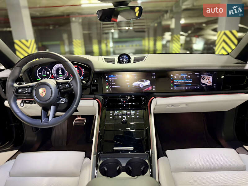 Фастбэк Porsche Panamera 2024 в Киеве