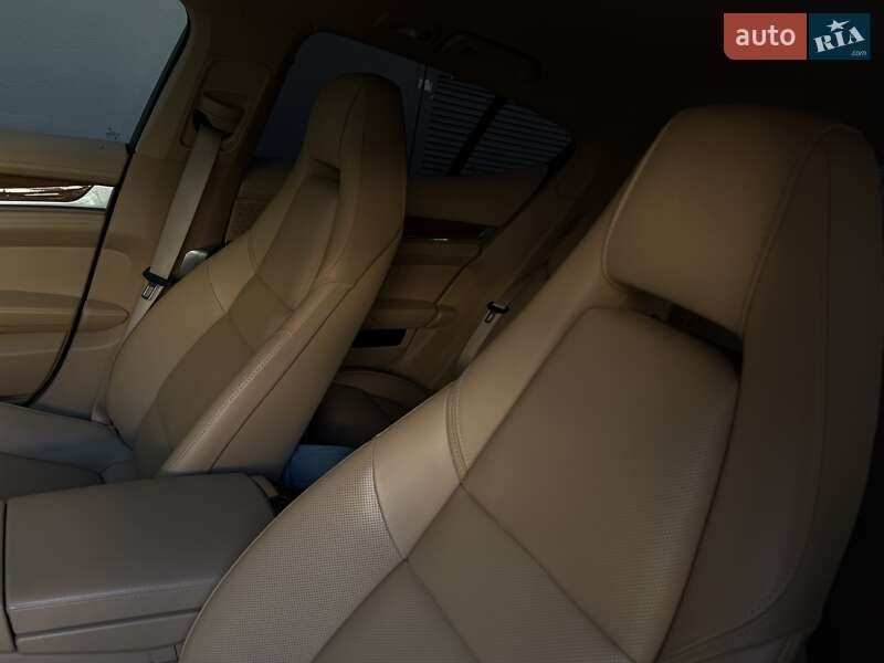 Фастбэк Porsche Panamera 2013 в Киеве