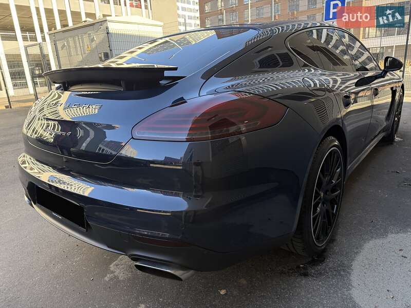 Фастбэк Porsche Panamera 2013 в Киеве