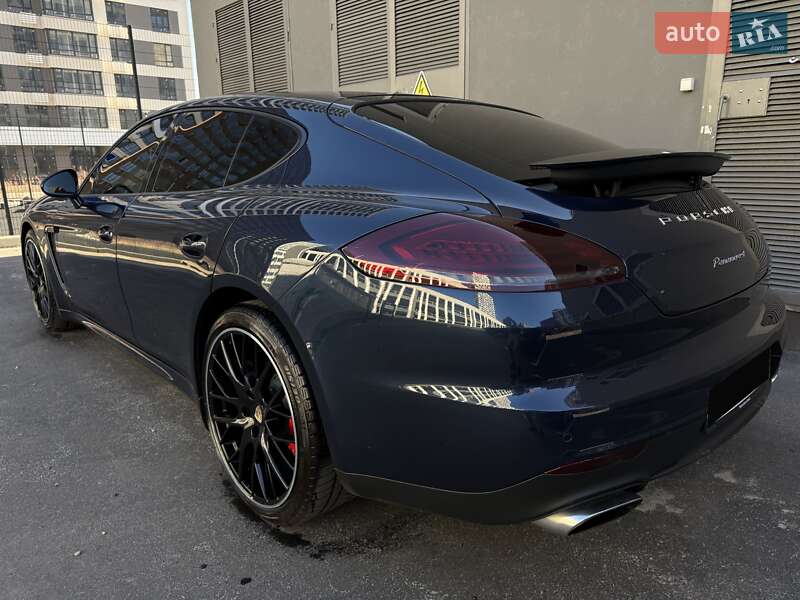 Фастбэк Porsche Panamera 2013 в Киеве