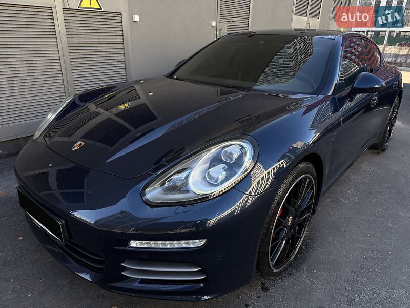 Фастбэк Porsche Panamera 2013 в Киеве