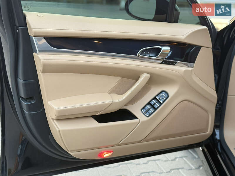 Фастбэк Porsche Panamera 2014 в Киеве