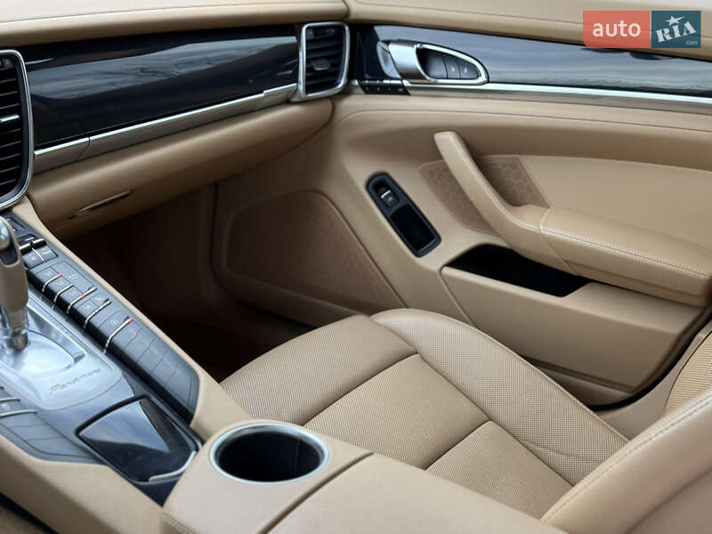 Фастбэк Porsche Panamera 2014 в Киеве