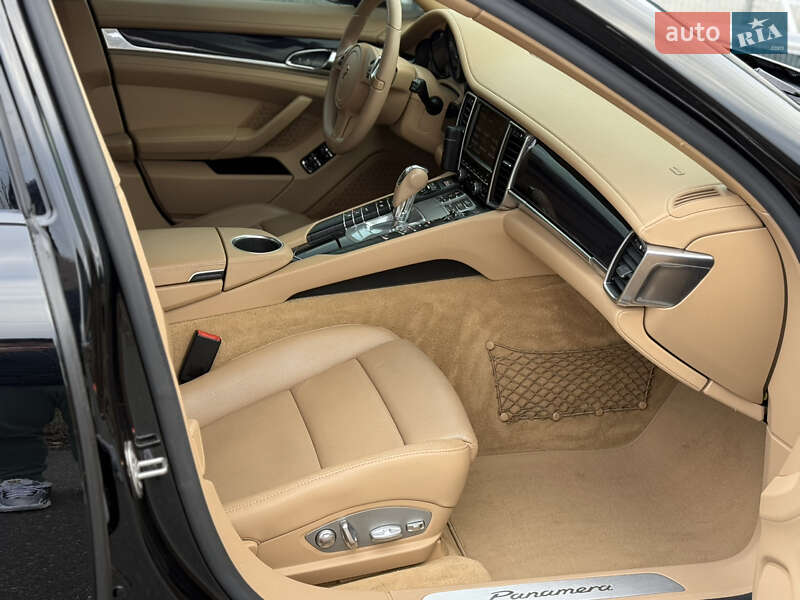 Фастбэк Porsche Panamera 2014 в Киеве