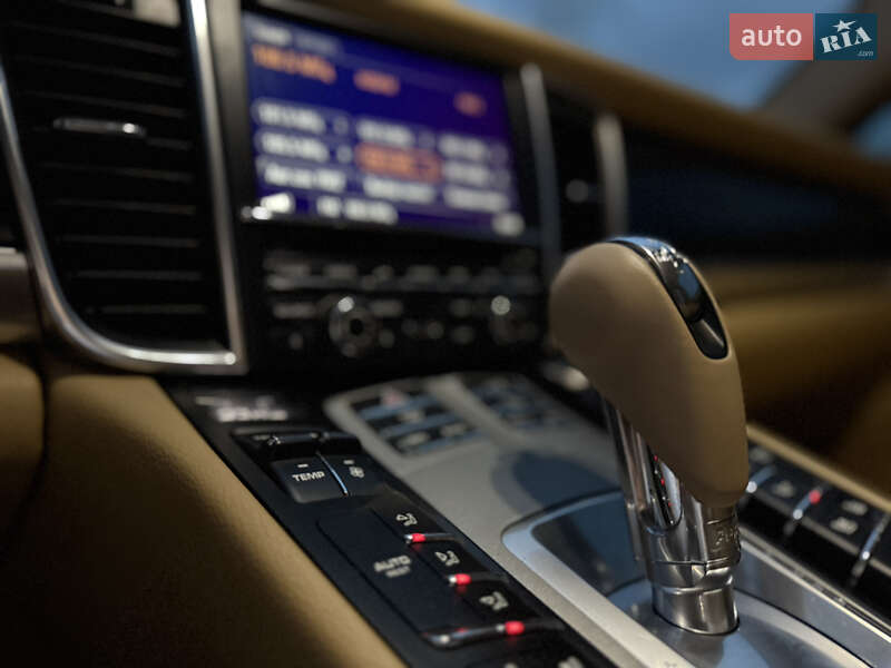 Фастбэк Porsche Panamera 2014 в Киеве