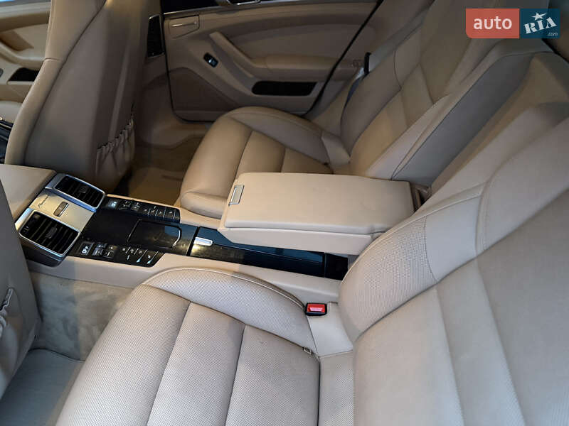 Фастбэк Porsche Panamera 2014 в Киеве