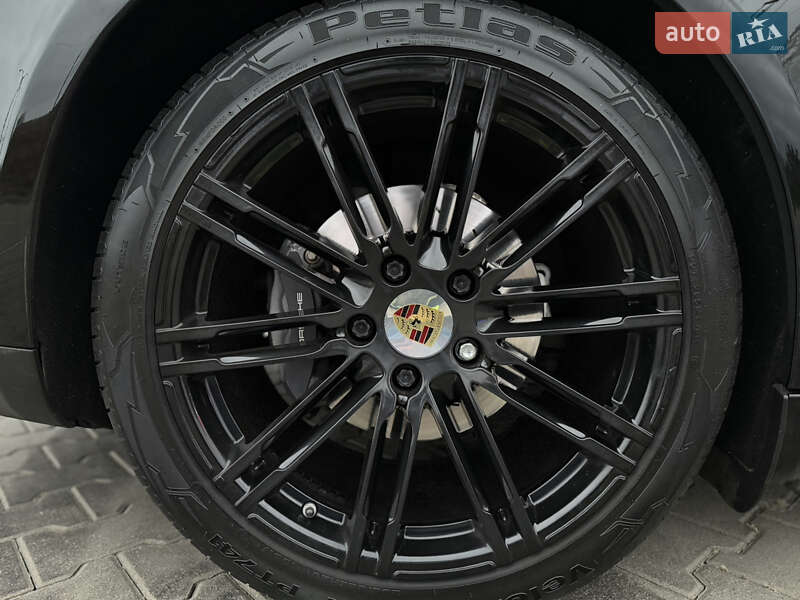 Фастбэк Porsche Panamera 2014 в Киеве