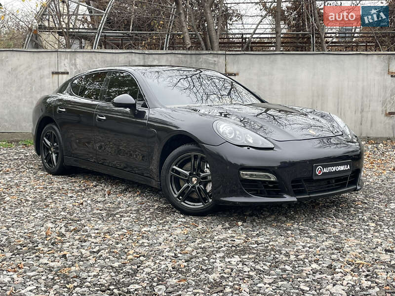 Фастбэк Porsche Panamera 2012 в Киеве