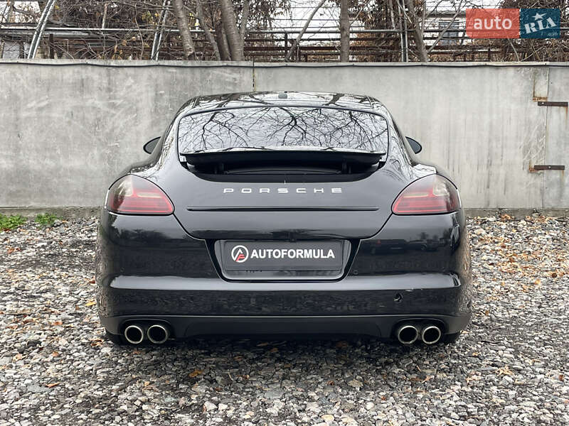 Фастбэк Porsche Panamera 2012 в Киеве
