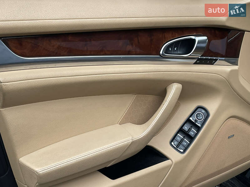 Фастбэк Porsche Panamera 2012 в Киеве