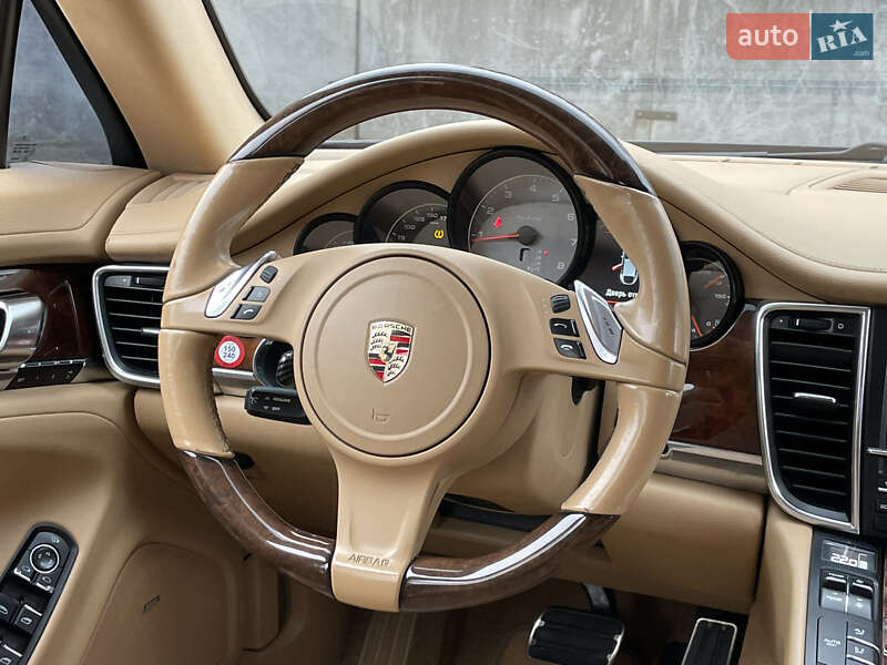 Фастбэк Porsche Panamera 2012 в Киеве