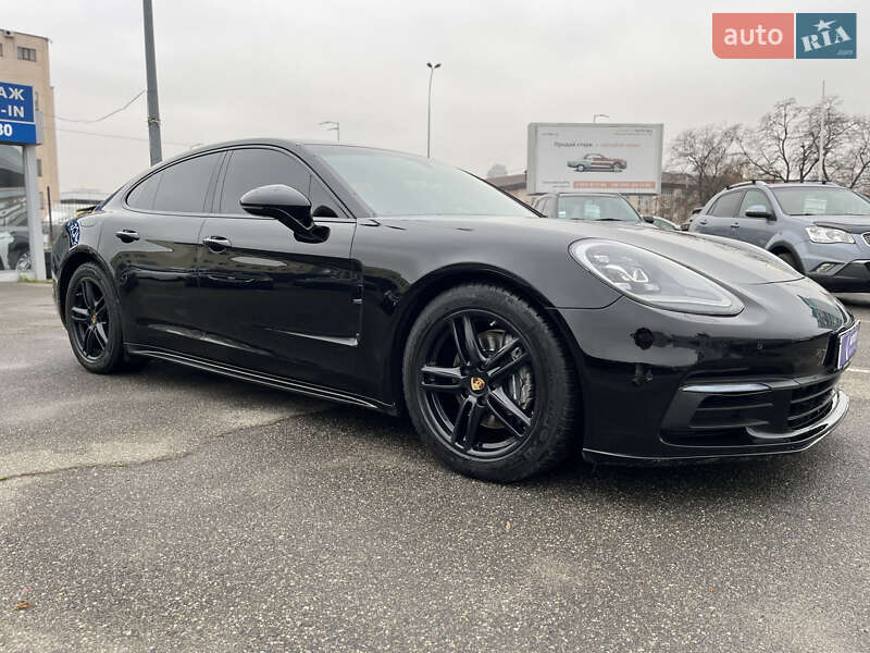 Фастбэк Porsche Panamera 2019 в Киеве фото 9 Фастбэк Porsche Panamera 2019 в Киеве