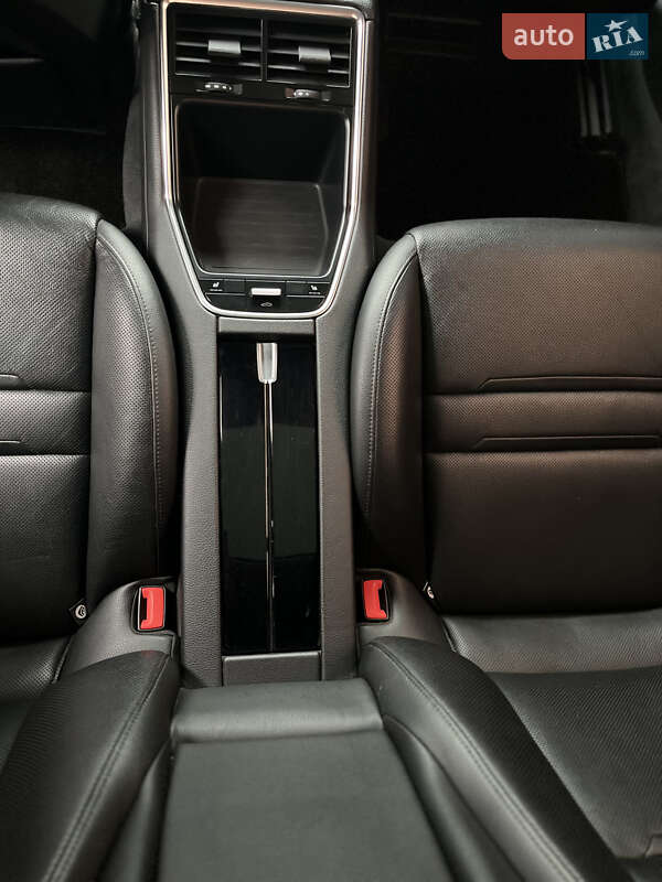 Фастбэк Porsche Panamera 2019 в Киеве фото 32 Фастбэк Porsche Panamera 2019 в Киеве