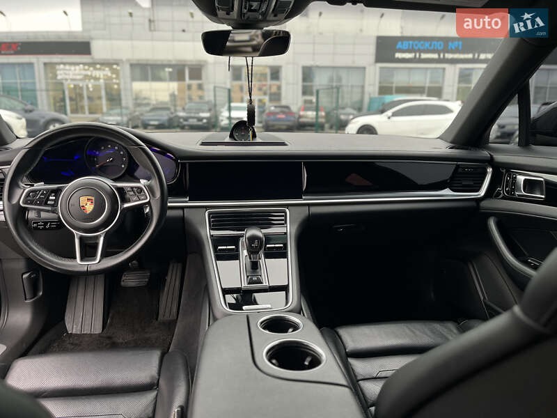 Фастбэк Porsche Panamera 2019 в Киеве фото 27 Фастбэк Porsche Panamera 2019 в Киеве