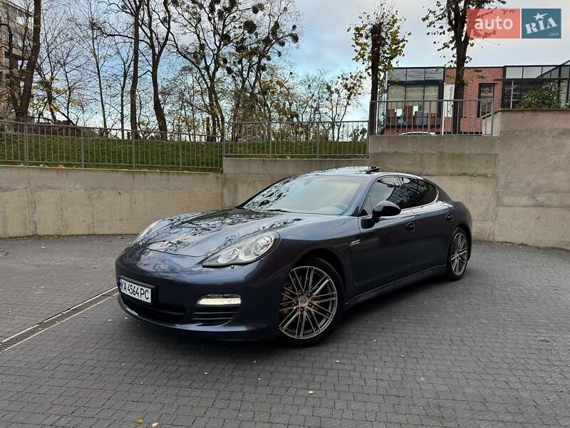 Фастбек Porsche Panamera 2010 в Львові