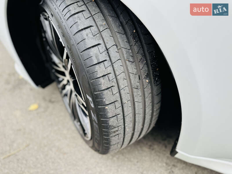 Фастбек Porsche Panamera 2012 в Києві фото 5 Фастбек Porsche Panamera 2012 в Києві